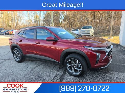 Certified 2024 Chevrolet Trax LT w/ Driver Confidence Package image 1