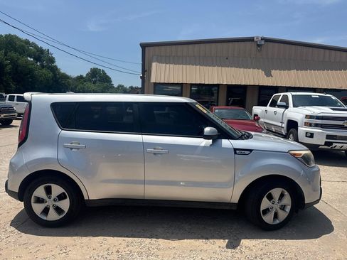 Used 2015 Kia Soul FWD image 4