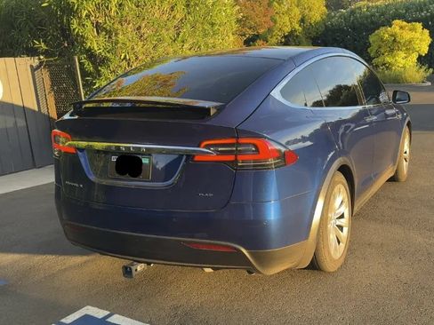Used 2018 Tesla Model X 75D AWD/4WD image 3