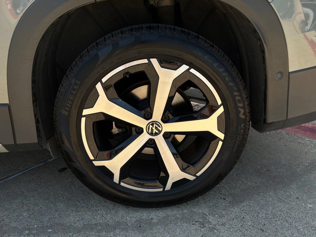 Used 2026 Volkswagen Tiguan SE FWD image 9