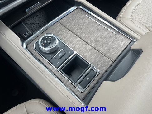 Used 2024 Ford Expedition Max Limited image 11