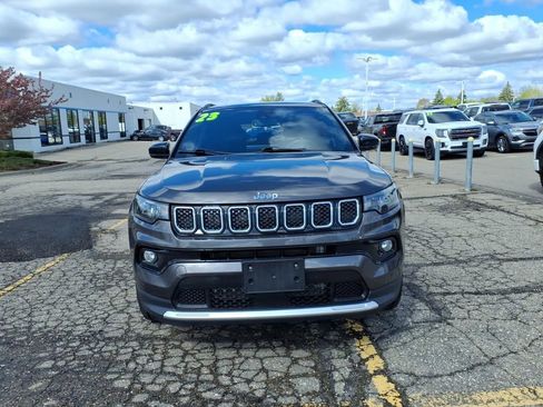 Used 2023 Jeep Compass Limited AWD/4WD image 2