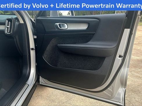 Certified 2025 Volvo XC40 B5 Core image 24