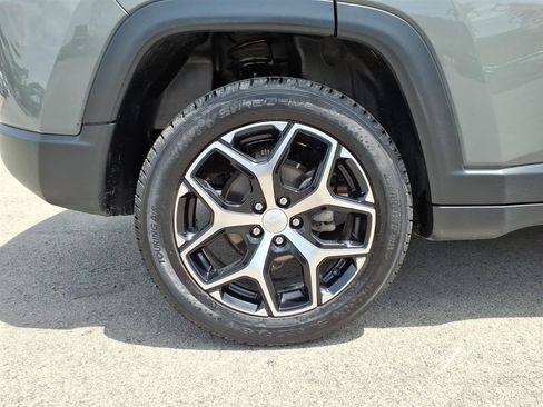 Used 2024 Jeep Compass Latitude AWD/4WD image 5