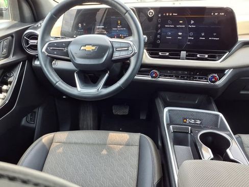 Used 2025 Chevrolet Equinox LT w/ Convenience Package II AWD/4WD image 6