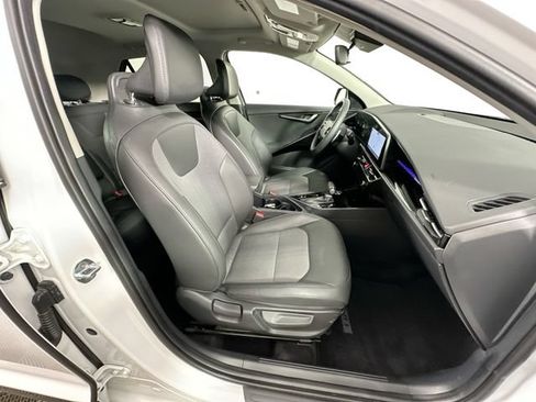 Used 2023 Kia Niro EX Touring FWD image 30