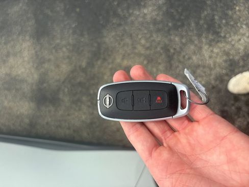 Used 2024 Nissan Rogue S AWD/4WD image 32