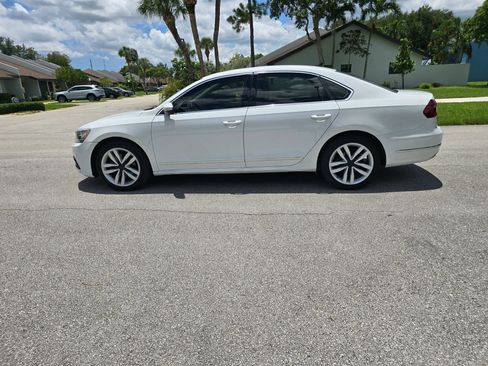 Used 2017 Volkswagen Passat 1.8T SE FWD image 9