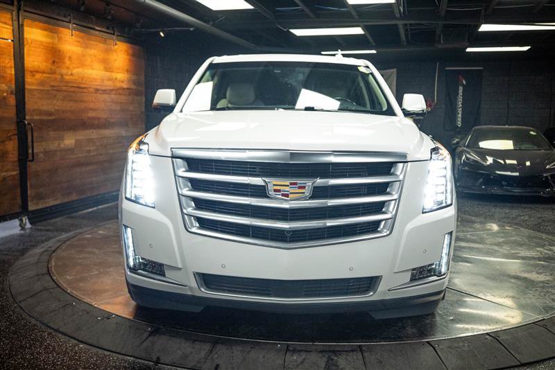 Used 2018 Cadillac Escalade Premium Luxury AWD/4WD image 4