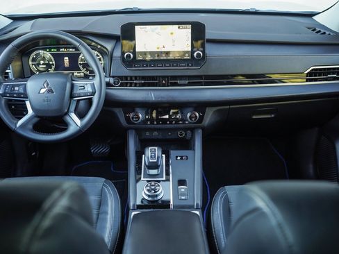 Used 2023 Mitsubishi Outlander SE image 20