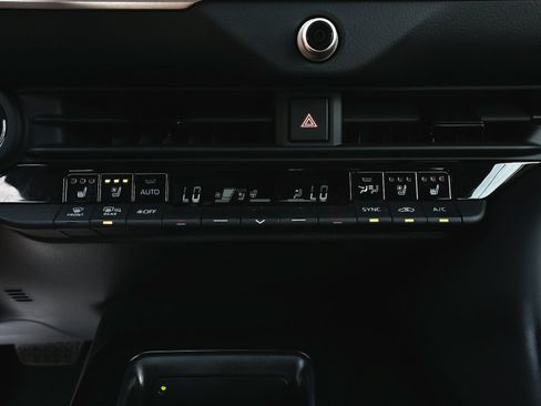 Used 2024 Toyota Crown Platinum AWD/4WD image 25