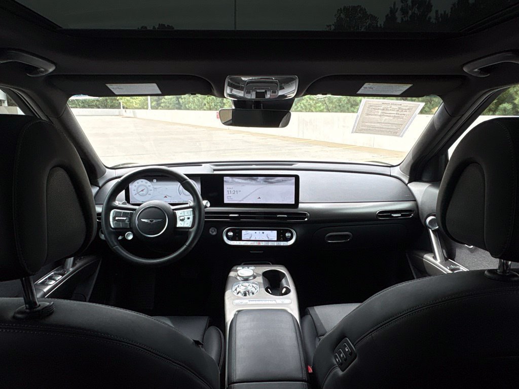 Used 2024 Genesis GV60 RWD image 7