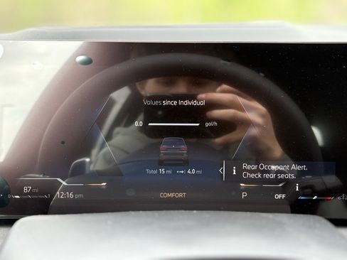 Used 2026 BMW X7 xDrive40i w/ M Sport Package image 30