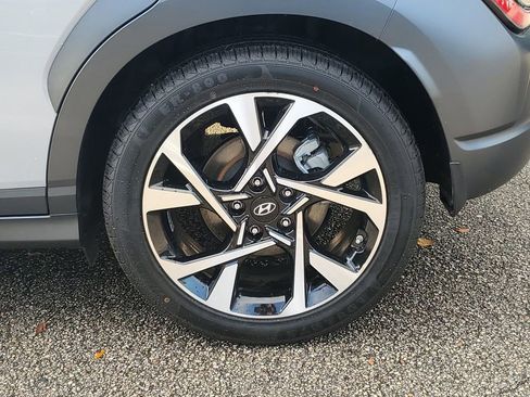 Used 2023 Hyundai Kona Limited image 6