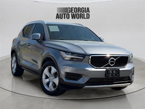 Used 2019 Volvo XC40 T5 Momentum image 6
