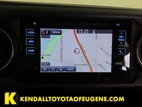 Used 2017 Toyota Tacoma TRD Sport image 17