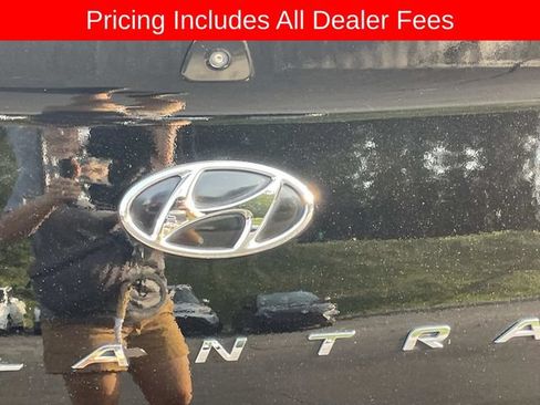Used 2020 Hyundai Elantra Limited FWD image 6