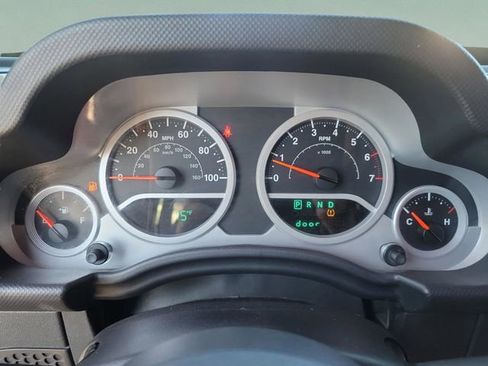 Used 2010 Jeep Wrangler Unlimited Sahara AWD/4WD image 20
