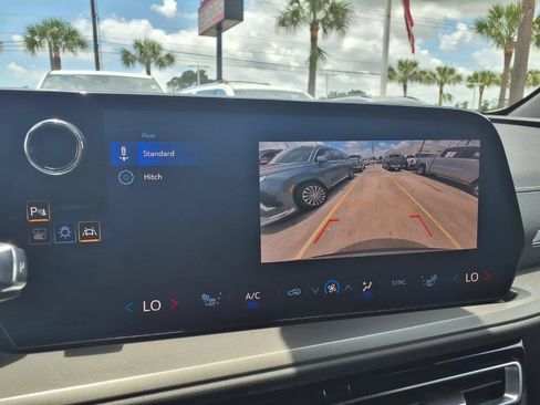 Used 2025 Chevrolet Traverse LT AWD/4WD image 20