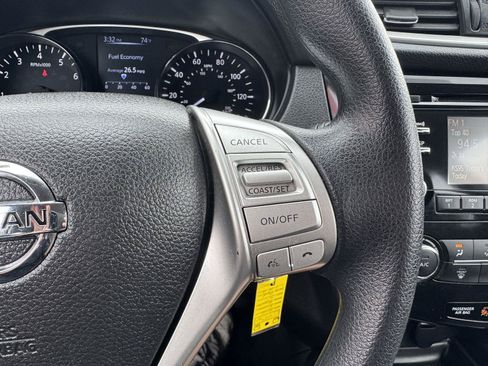 Used 2016 Nissan Rogue S FWD image 17