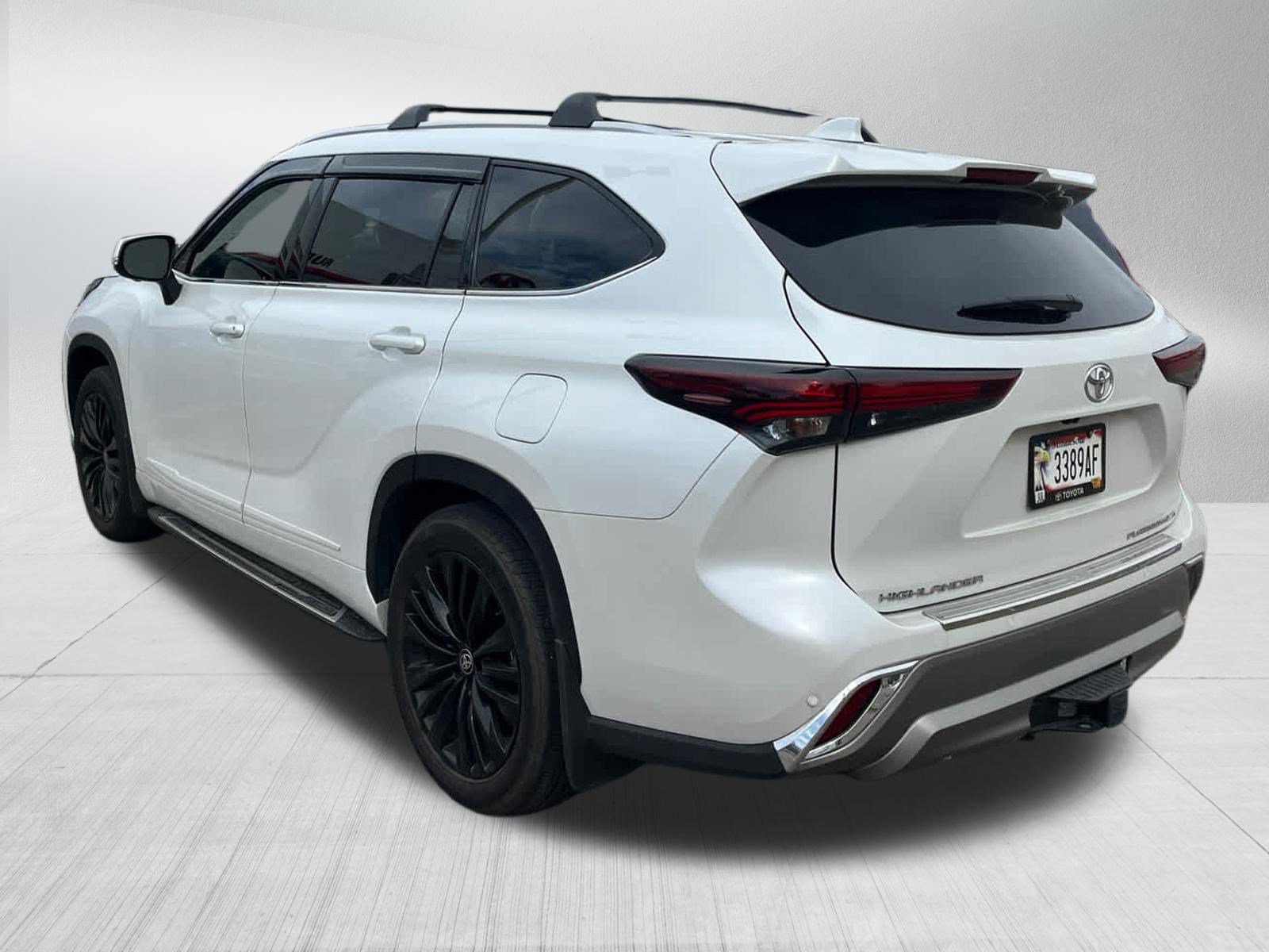Used 2025 Toyota Highlander Platinum AWD/4WD image 3