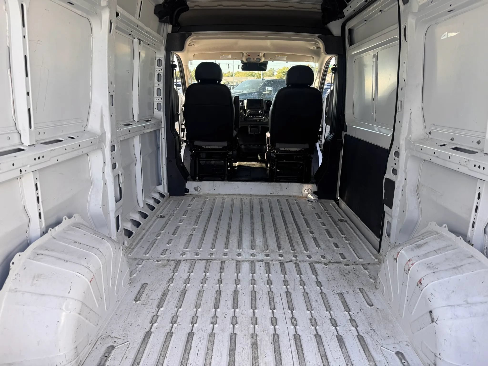 Used 2024 RAM ProMaster 2500 w/ Convenience Group FWD image 33