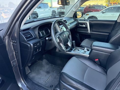 Used 2017 Toyota 4Runner SR5 Premium image 5