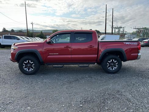 Used 2017 Toyota Tacoma TRD Off-Road w/ Tow Package (A/T) AWD/4WD image 5
