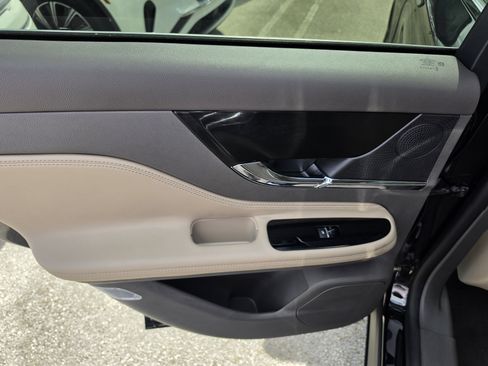 Used 2024 Lincoln Corsair FWD image 10
