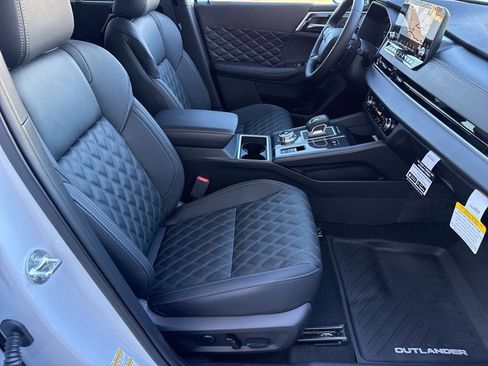 New 2025 Mitsubishi Outlander SEL image 24