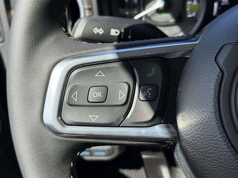 Used 2024 Jeep Wrangler Unlimited Sahara w/ Safety Group image 13