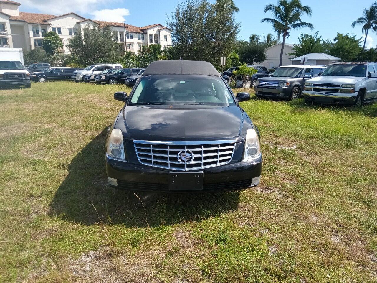 Used 2011 Cadillac DTS Limousine FWD image 3