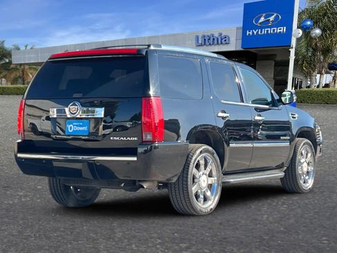 Used 2014 Cadillac Escalade Luxury image 3