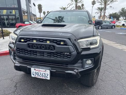 Used 2017 Toyota Tacoma TRD Sport RWD image 42