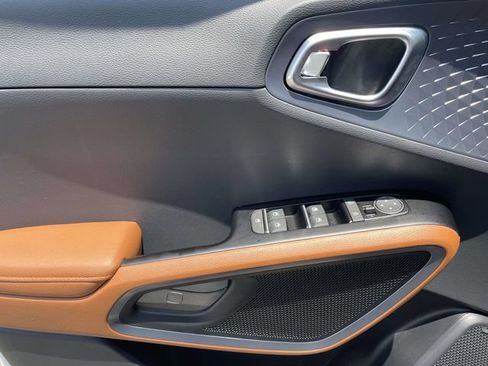 Certified 2025 Kia Soul EX FWD image 17