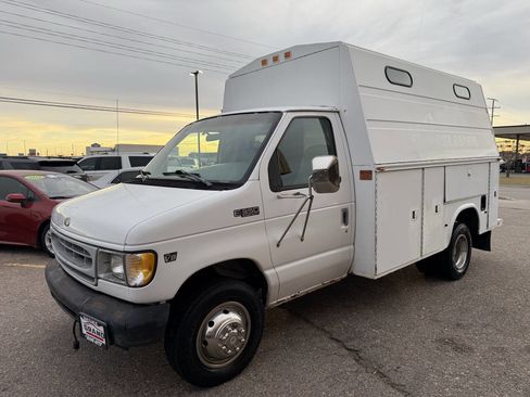 Used 1999 Ford E-350 and Econoline 350 Super Duty image 3