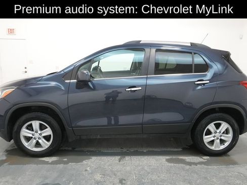 Used 2018 Chevrolet Trax LT w/ LT Convenience Package image 4