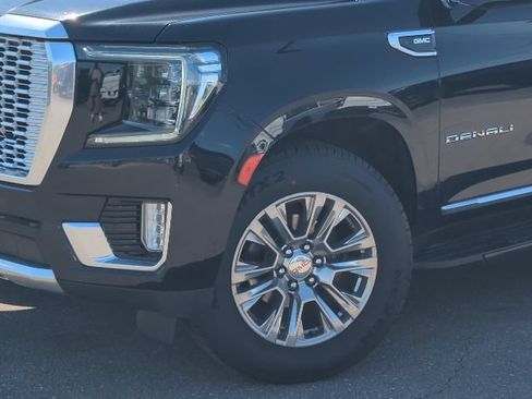 Used 2023 GMC Yukon XL Denali AWD/4WD image 2