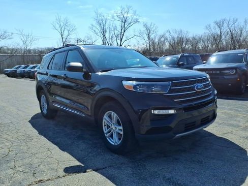 Used 2023 Ford Explorer XLT w/ Equipment Group 202A image 3
