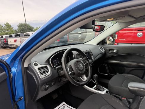 Used 2018 Jeep Compass Sport w/ Tech Group FWD image 6