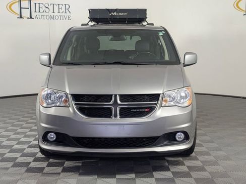 Used 2019 Dodge Grand Caravan SXT FWD image 3
