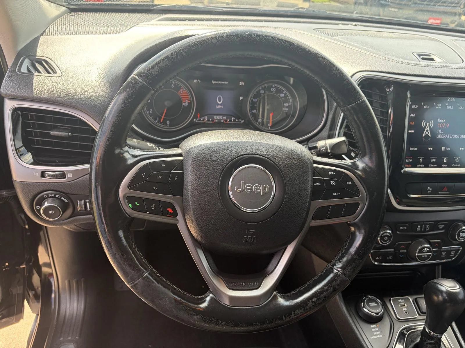 Used 2019 Jeep Cherokee Limited AWD/4WD image 12
