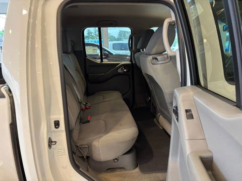 Used 2013 Nissan Frontier SV AWD/4WD image 22