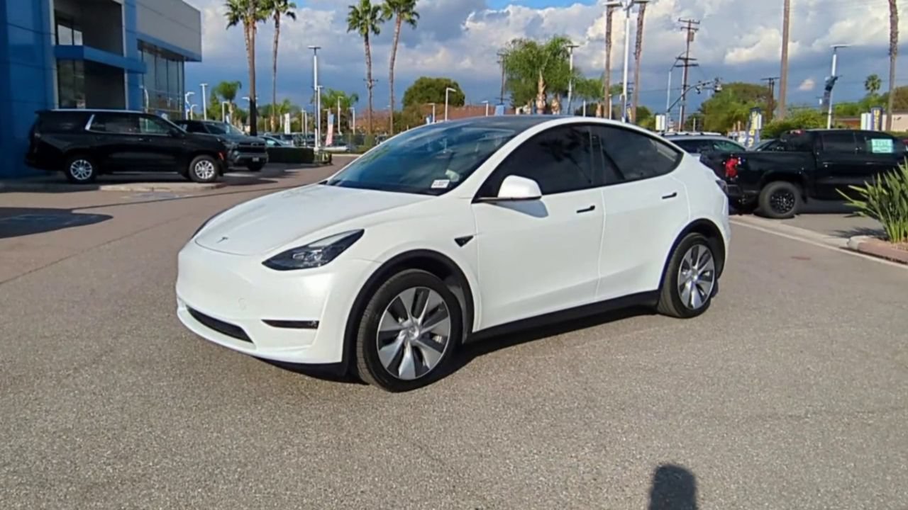 Used 2023 Tesla Model Y Long Range AWD/4WD image 4