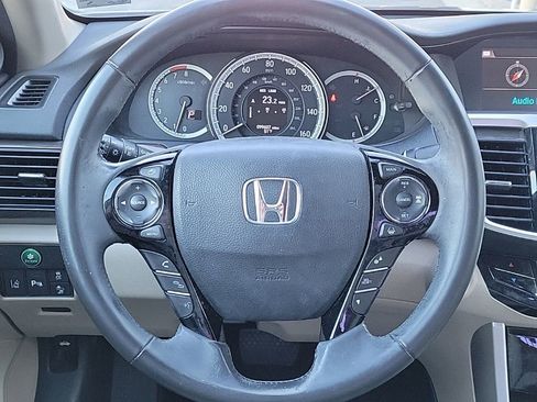 Used 2017 Honda Accord Touring image 16