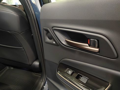 New 2025 Toyota Crown Signia image 16