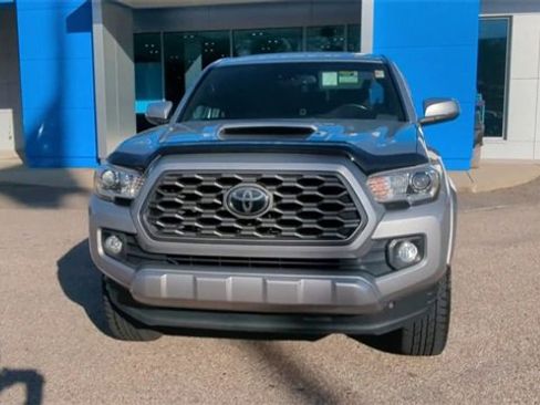 Used 2020 Toyota Tacoma TRD Sport image 3