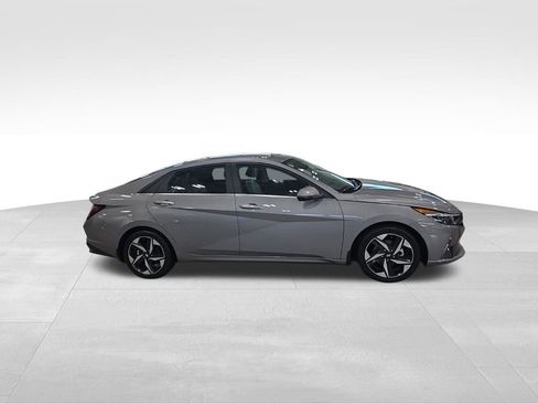 Used 2022 Hyundai Elantra Limited image 6
