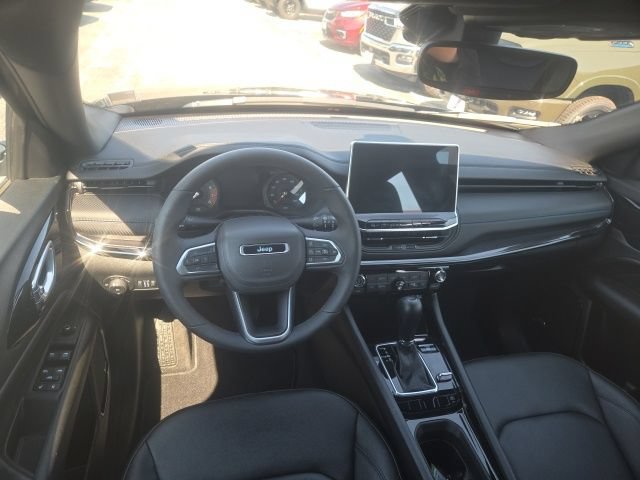 Used 2025 Jeep Compass Limited w/ Sun & Sound Group AWD/4WD image 26