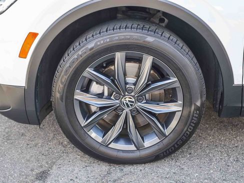 Used 2022 Volkswagen Tiguan SE FWD image 9